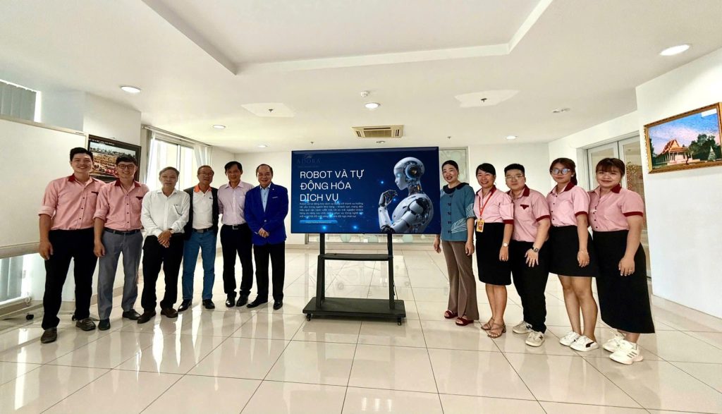 Khoa Du lịch – Khách sạn tham gia khóa bồi dưỡng “Robot & Tự động hóa trong Smart Hospitality”