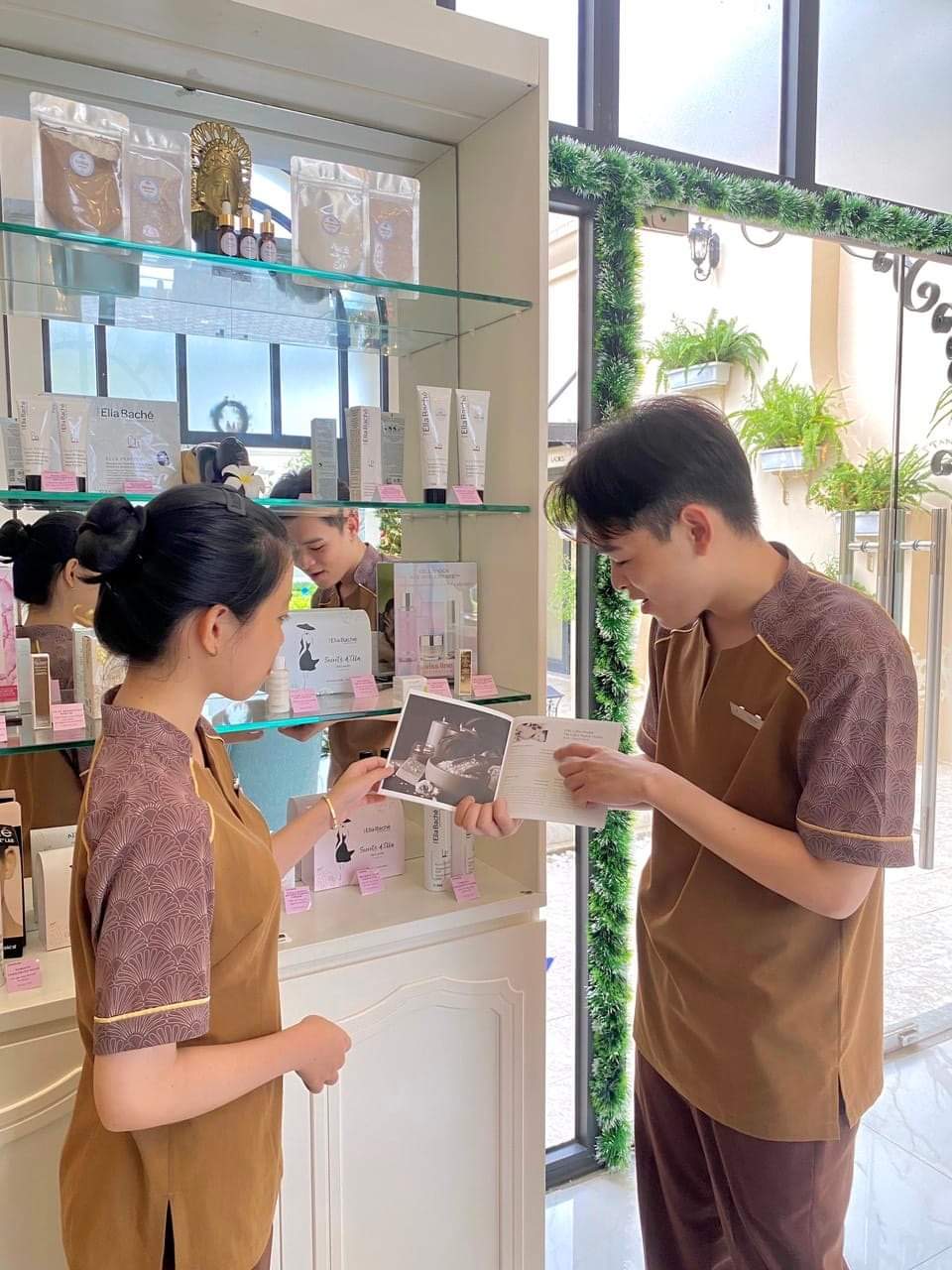 Bước chân đầu tiên trong ngành Chăm sóc sắc đẹp: Sức mạnh từ thực tập khi học tại CĐ Viễn Đông