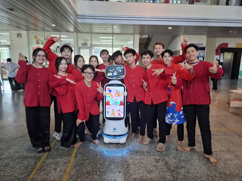 Khoa Du lịch – Khách sạn tham gia khóa bồi dưỡng “Robot & Tự động hóa trong Smart Hospitality”