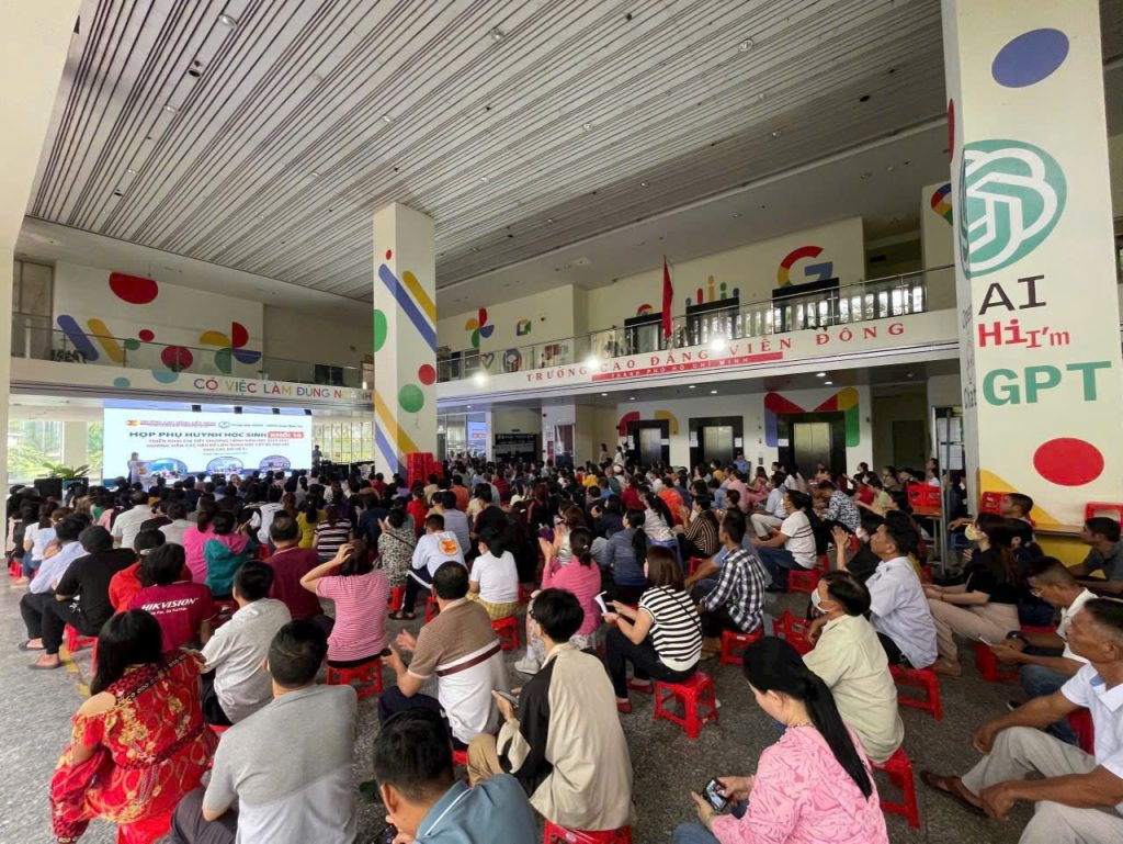 Hơn 1.500 phụ huynh tham dự buổi họp phụ huynh đầu năm học 2024-2025 tại Cao đẳng Viễn Đông