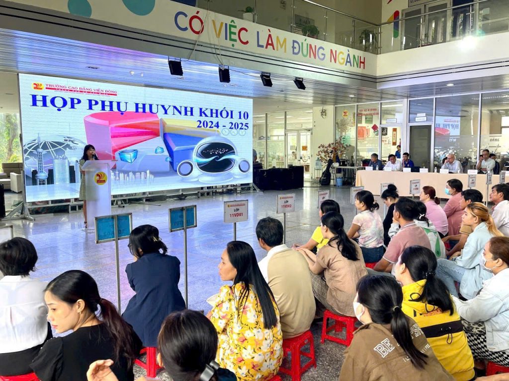 Hơn 1.500 phụ huynh tham dự buổi họp phụ huynh đầu năm học 2024-2025 tại Cao đẳng Viễn Đông