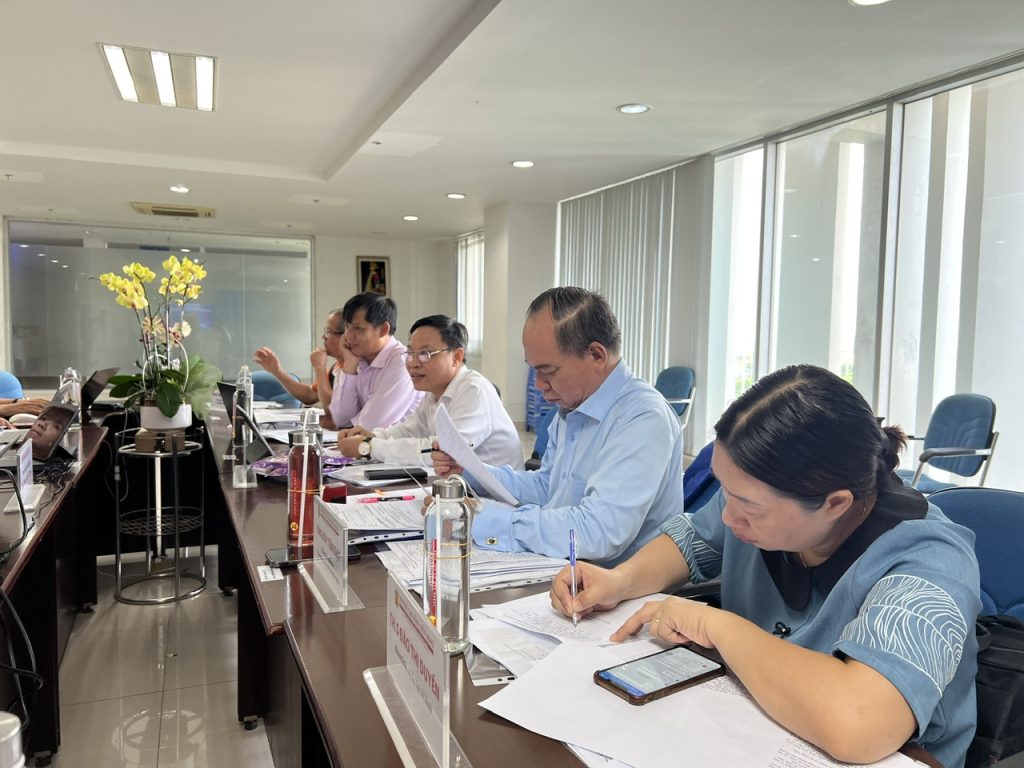 Vien Dong College organizes the evaluation and update of the training program in the Service sector.