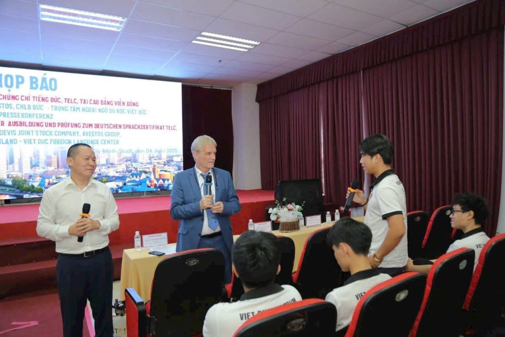 Signing ceremony of cooperation in German Telc training, examination and certification at Vien Dong College