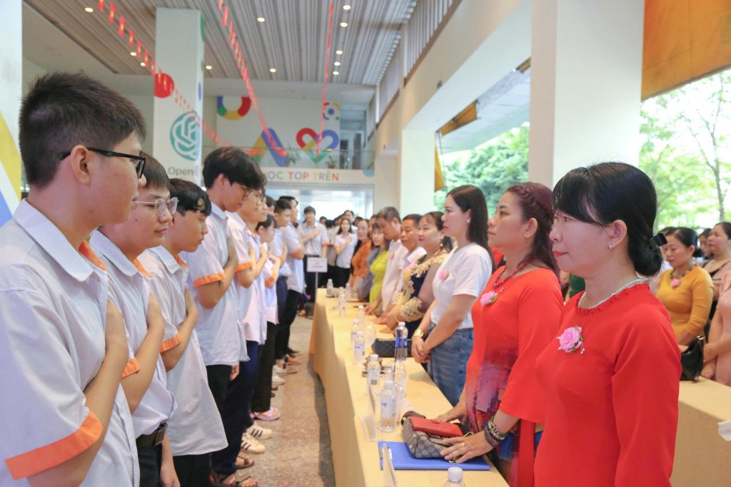 Xúc động lễ tổng kết, tri ân và trưởng thành khối 12 hệ Cao đẳng 9+3+1 – Niên khóa (2022–2025)