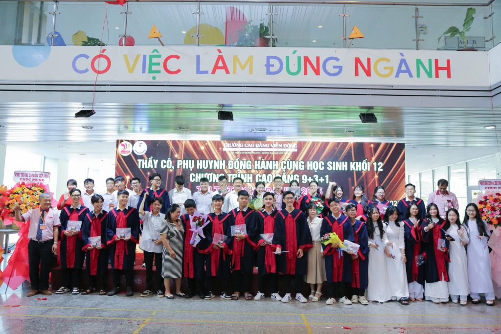 Xúc động lễ tổng kết, tri ân và trưởng thành khối 12 hệ Cao đẳng 9+3+1 – Niên khóa (2022–2025)