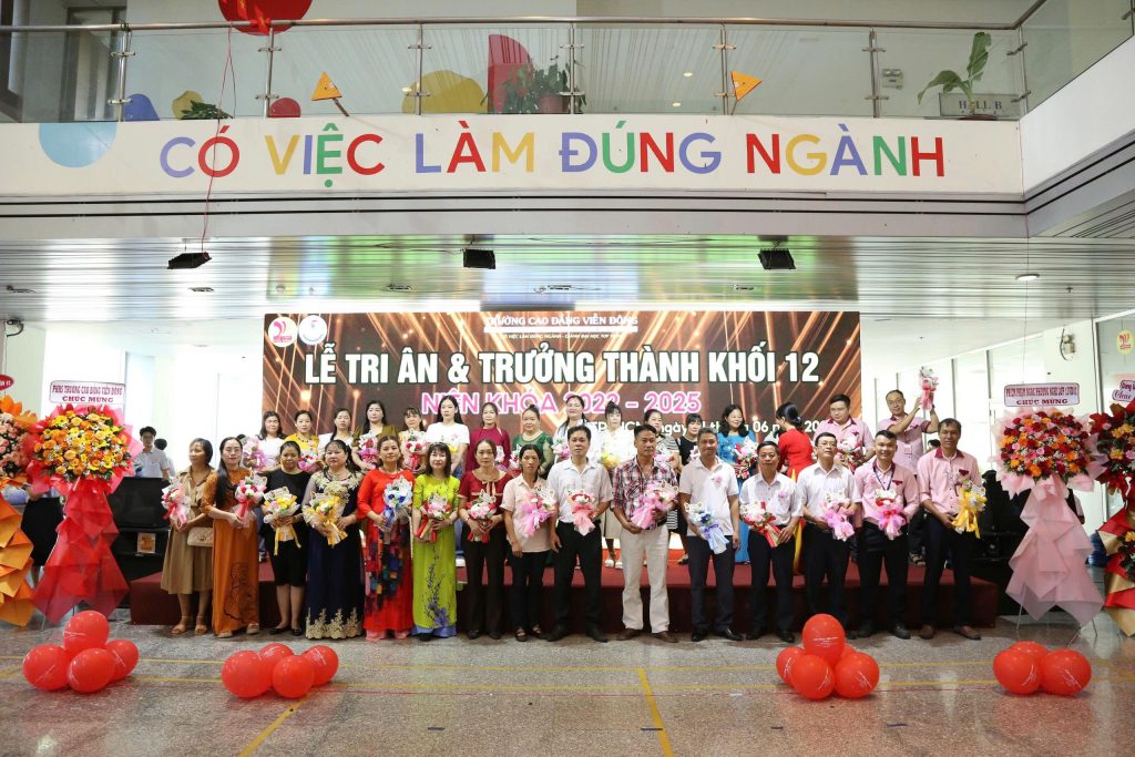 Xúc động lễ tổng kết, tri ân và trưởng thành khối 12 hệ Cao đẳng 9+3+1 – Niên khóa (2022–2025)
