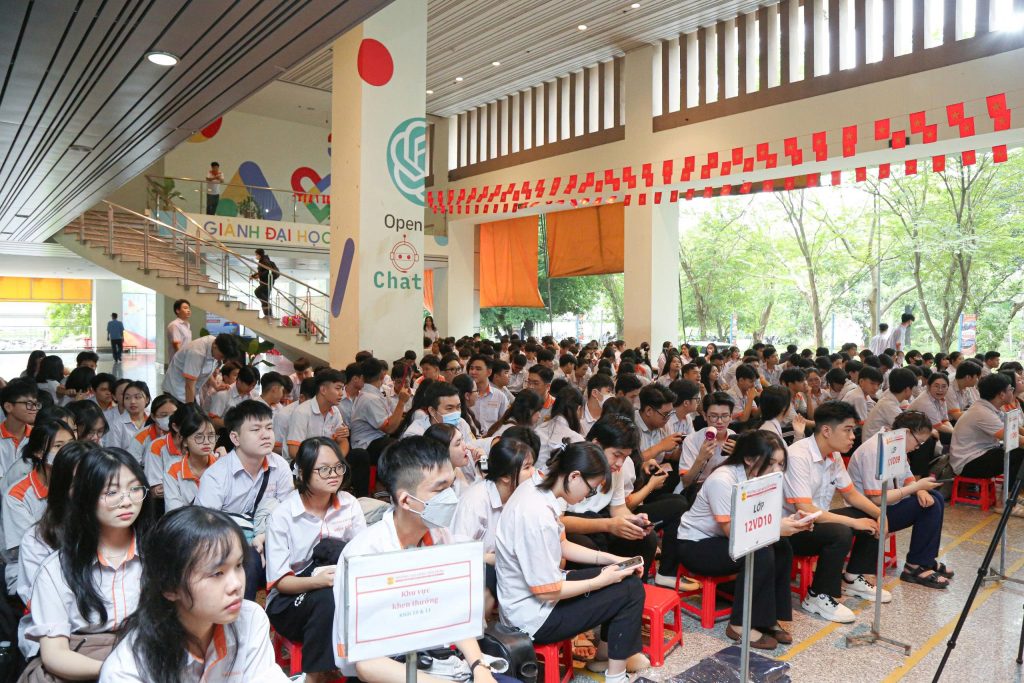 Xúc động lễ tổng kết, tri ân và trưởng thành khối 12 hệ Cao đẳng 9+3+1 – Niên khóa (2022–2025)