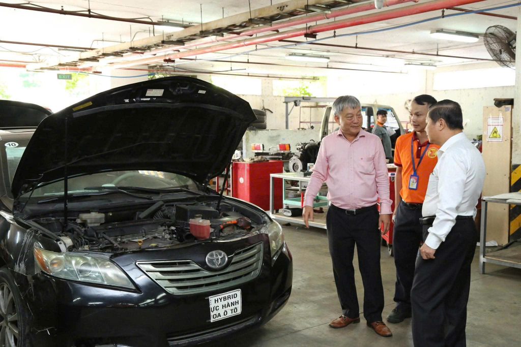 Thứ trưởng Bộ GD&ĐT đến thăm và chúc mừng hơn 200 học sinh tốt nghiệp THCS nhập học đợt 1 tại CĐ Viễn Đông