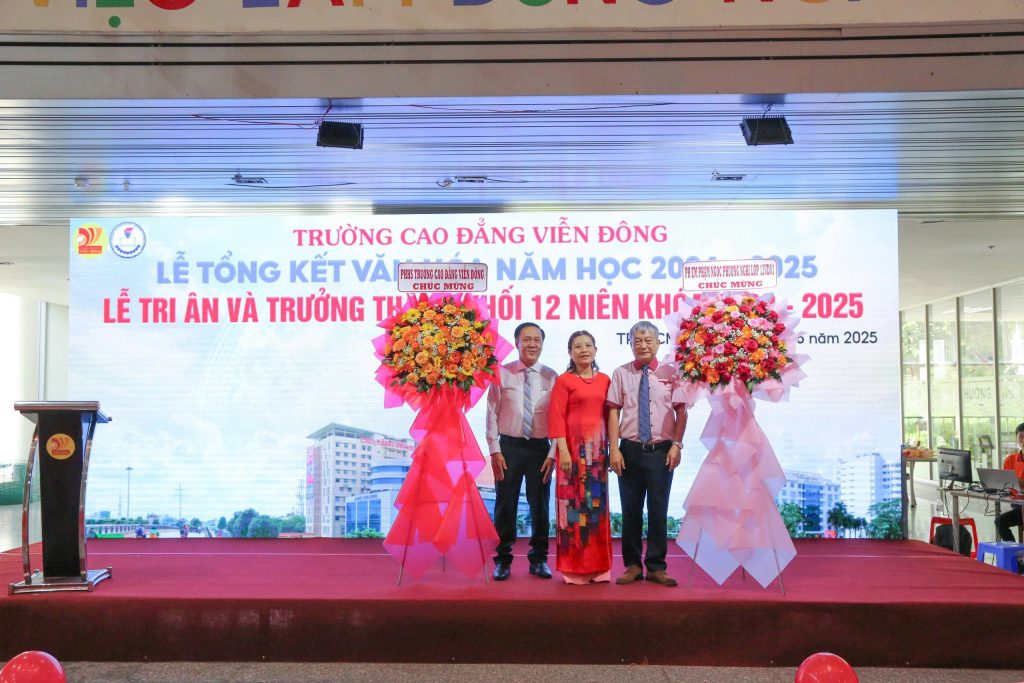 Xúc động lễ tổng kết, tri ân và trưởng thành khối 12 hệ Cao đẳng 9+3+1 – Niên khóa (2022–2025)