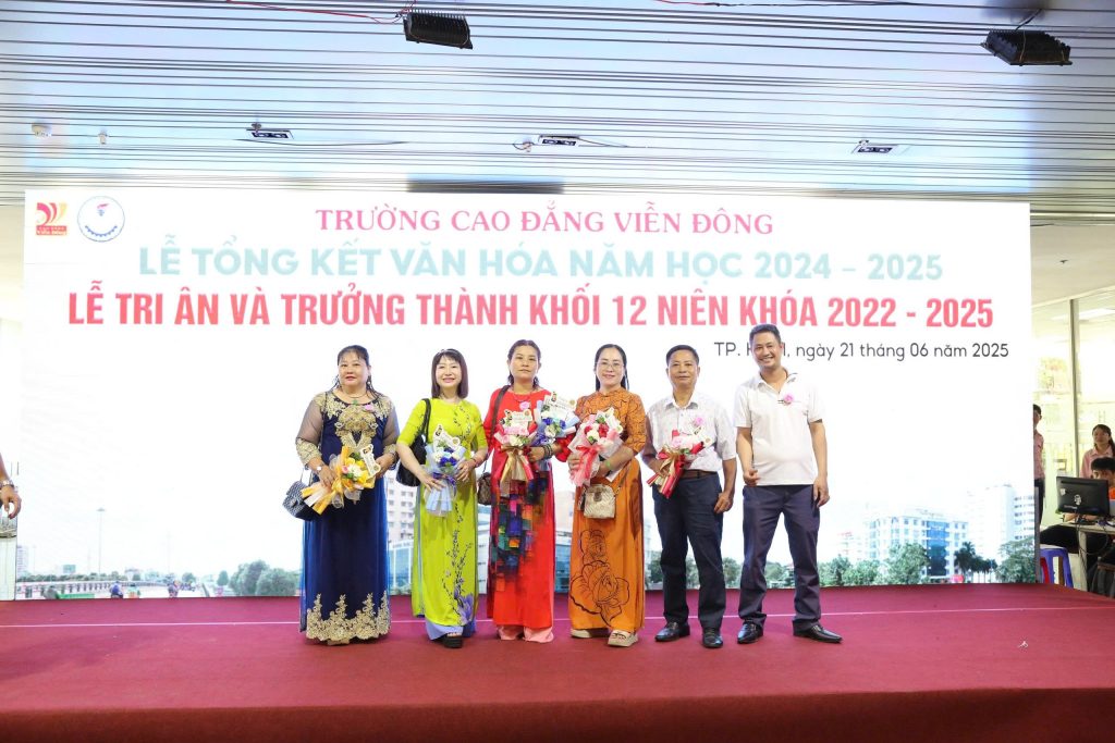 Xúc động lễ tổng kết, tri ân và trưởng thành khối 12 hệ Cao đẳng 9+3+1 – Niên khóa (2022–2025)