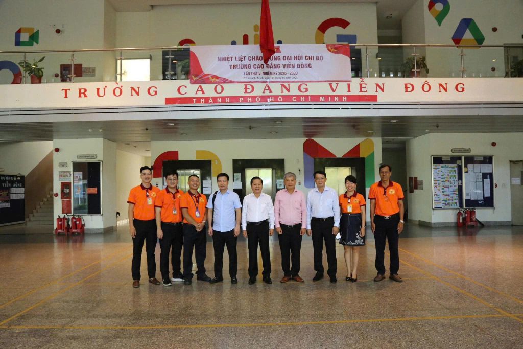Thứ trưởng Bộ GD&ĐT đến thăm và chúc mừng hơn 200 học sinh tốt nghiệp THCS nhập học đợt 1 tại CĐ Viễn Đông