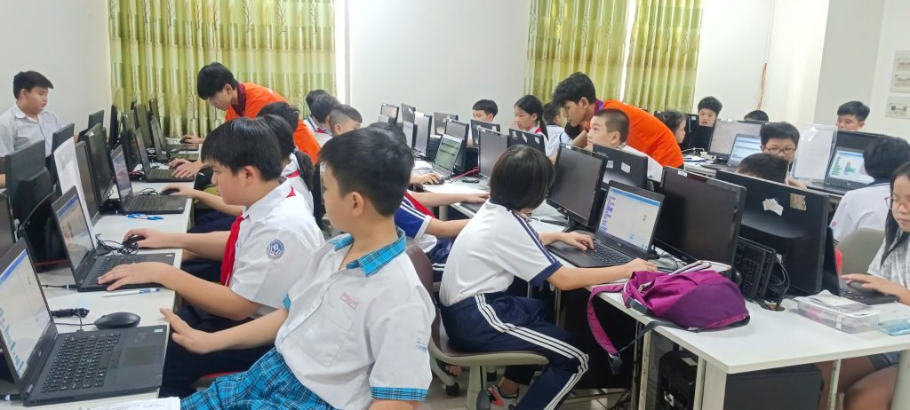 Sôi nổi Hội thi Tin học trẻ toàn quốc Khu vực miền Nam