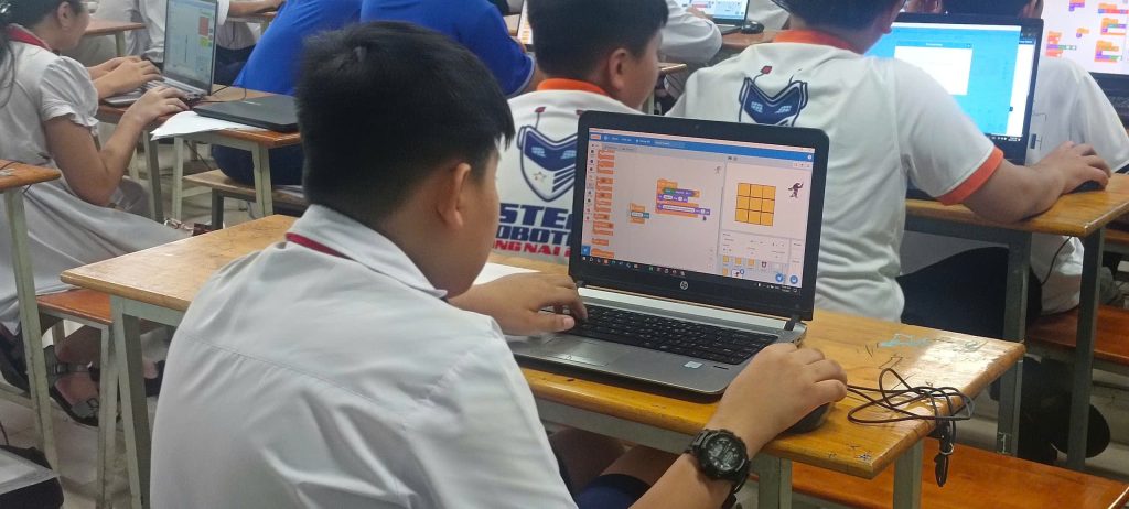 Mitreißende Stimmung beim landesweiten Jugendinformatikwettbewerb in Südvietnam