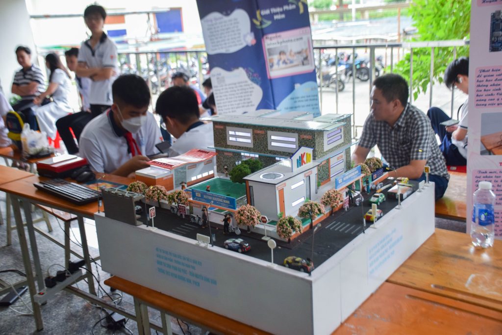 Sôi nổi Hội thi Tin học trẻ toàn quốc Khu vực miền Nam