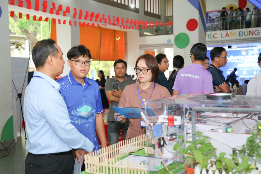 Sôi nổi Hội thi Tin học trẻ toàn quốc Khu vực miền Nam