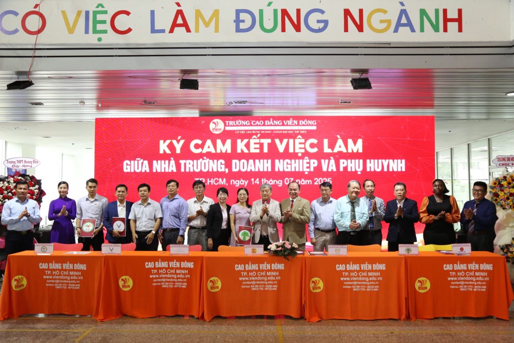 Tưng bừng Ngày hội Tuyển dụng, Tuyển sinh 2025