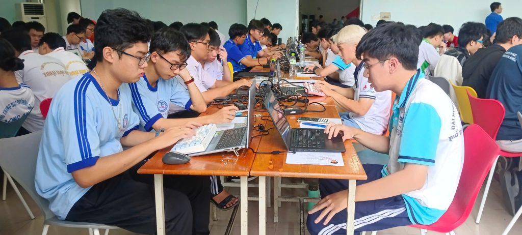 Sôi nổi Hội thi Tin học trẻ toàn quốc Khu vực miền Nam