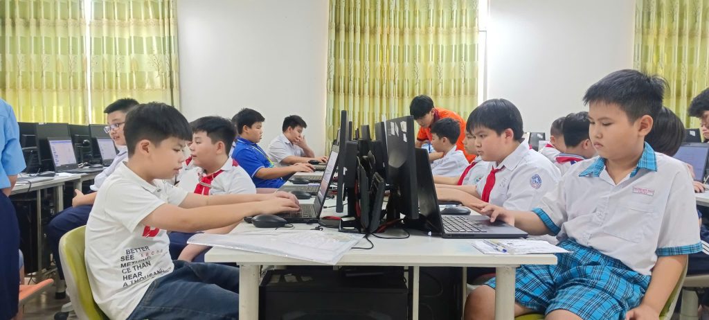 Mitreißende Stimmung beim landesweiten Jugendinformatikwettbewerb in Südvietnam
