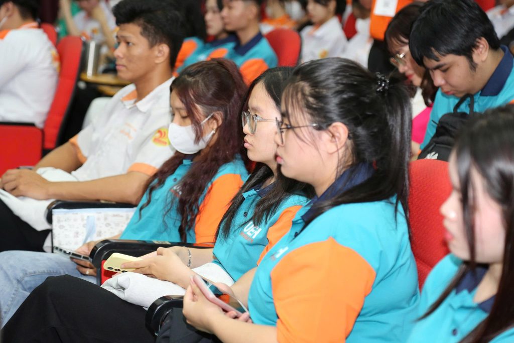 Khai giảng Đợt 1 – Khóa 2025 Liên thông ĐH UEH Mekong (VHVL) CĐ Viễn Đông