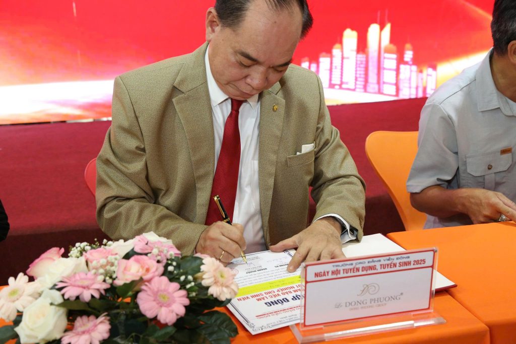 Ký Cam kết đảm bảo việc làm, nếu không có việc làm hoặc lương thấp được hoàn lại tiền