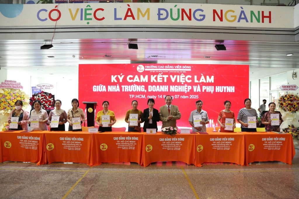 Tưng bừng Ngày hội Tuyển dụng, Tuyển sinh 2025