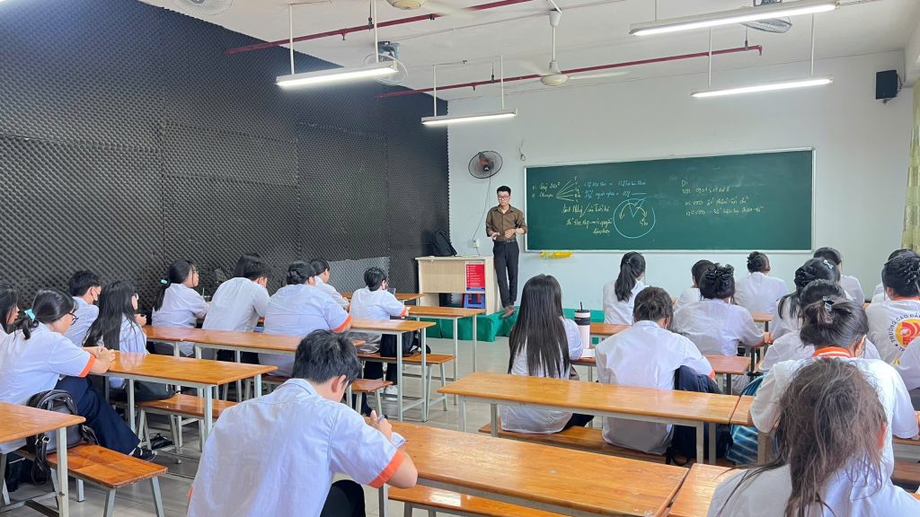 Khởi động năm học mới (2025–2026) của hệ Cao đẳng 9+3+1 tại Trường Cao đẳng Viễn Đông
