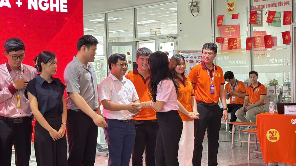 Khởi động năm học mới (2025–2026) của hệ Cao đẳng 9+3+1 tại Trường Cao đẳng Viễn Đông