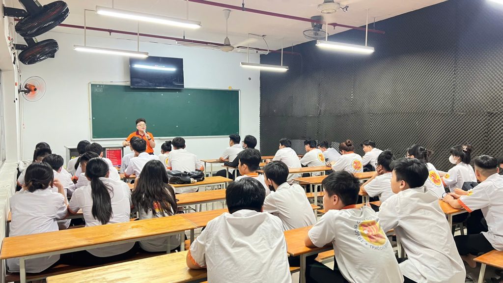 Khởi động năm học mới (2025–2026) của hệ Cao đẳng 9+3+1 tại Trường Cao đẳng Viễn Đông