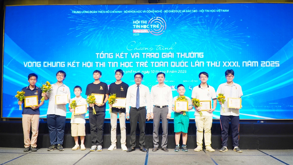 Viễn Đông đồng hành, tiếp lửa tài năng trẻ Tin học toàn quốc
