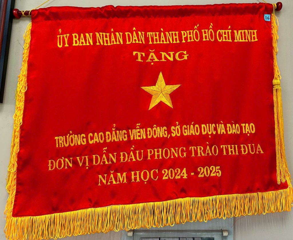 Cao đẳng Viễn Đông được UBND TP.HCM trao tặng danh hiệu “Tập thể lao động xuất sắc năm học 2024 – 2025”