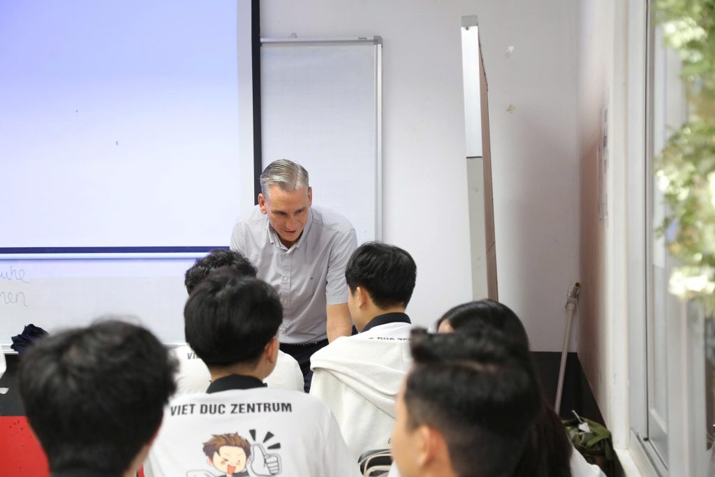 Đoàn doanh nghiệp CHLB Đức đến thăm và làm việc tại CĐ Viễn Đông