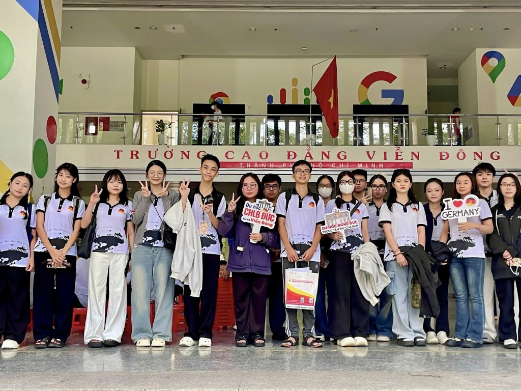 Học viên trung tâm ngoại ngữ du học Việt Đức tham gia Lễ Hội Đức tại TP HCM
