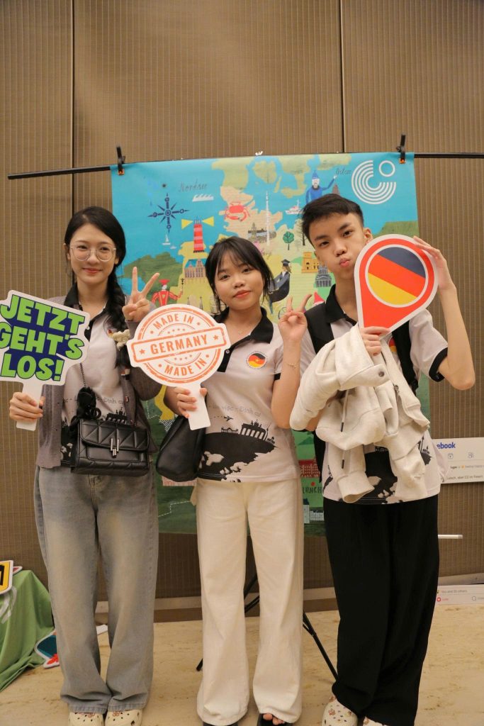 Die Sprachschüler des Viet-Duc Zentrums für Fremdsprachen und Auslandsstudium nehmen am Deutschen Fest in Ho-Chi-Minh-Stadt teil.
