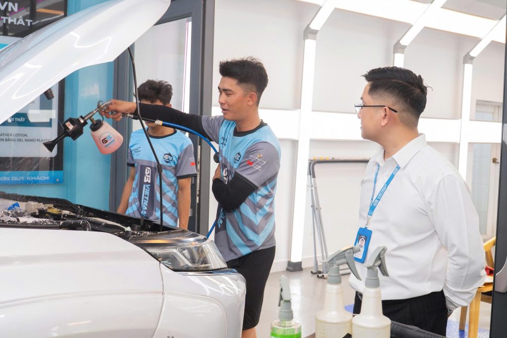 Thi sát hạch khóa 1 – Nghiệp vụ chăm sóc xe ô tô Store Detailing