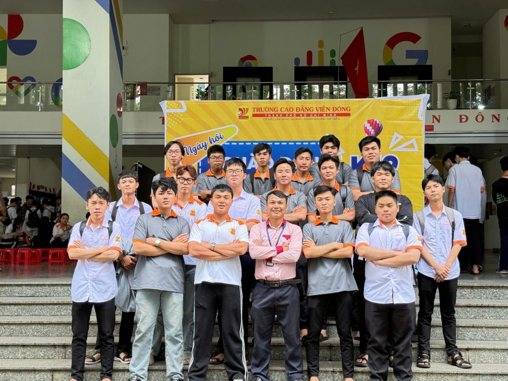 Vui tết trung thu cùng sinh viên CĐ Viễn Đông