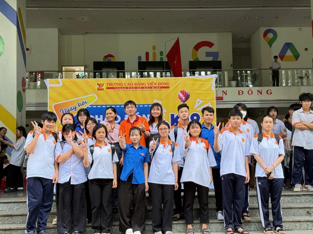 Vui tết trung thu cùng sinh viên CĐ Viễn Đông