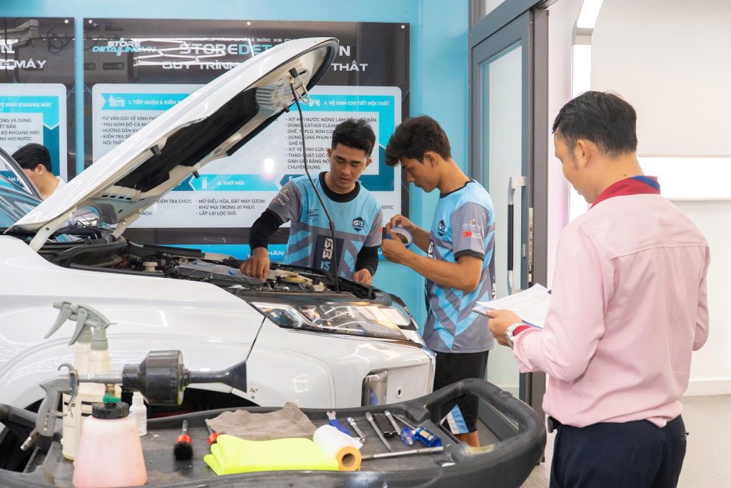 Thi sát hạch khóa 1 – Nghiệp vụ chăm sóc xe ô tô Store Detailing