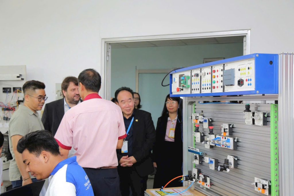CĐ Viễn Đông đón tiếp đoàn doanh nghiệp Đức, mở ra nhiều cơ hội du học nghề tại CHLB Đức