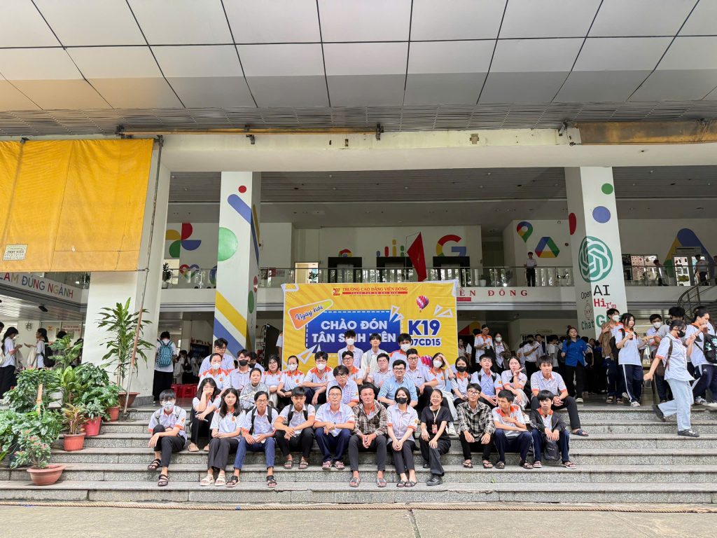 Vui tết trung thu cùng sinh viên CĐ Viễn Đông