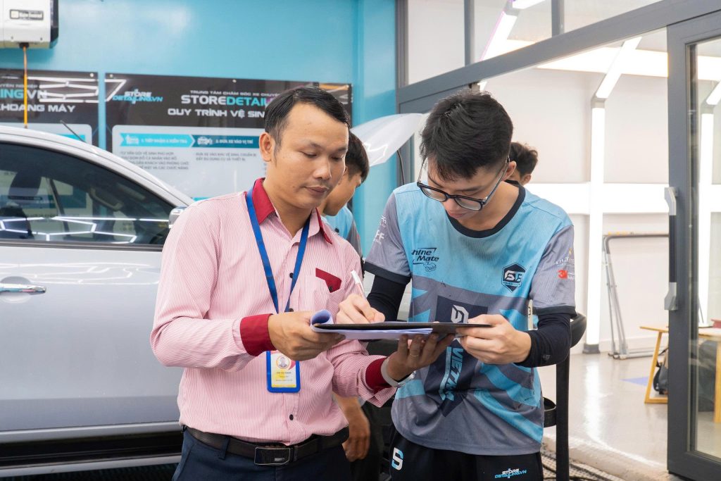 Thi sát hạch khóa 1 – Nghiệp vụ chăm sóc xe ô tô Store Detailing