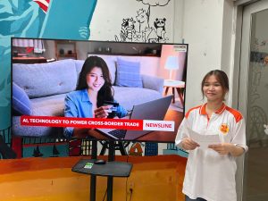 SINH VIÊN KHOA NGOẠI NGỮ TRẢI NGHIỆM GIỜ HỌC DỊCH TRỰC TIẾP VỀ CHỦ ĐỀ CÔNG NGHỆ