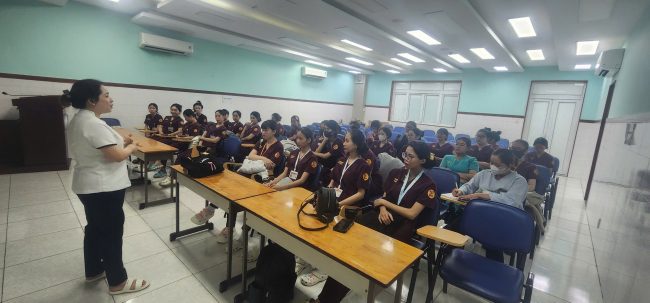 SINH VIÊN NGÀNH CHĂM SÓC SẮC ĐẸP TRƯỜNG CAO ĐẲNG VIỄN ĐÔNG THỰC TẬP TẠI BỆNH VIỆN DA LIỄU TP.HCM
