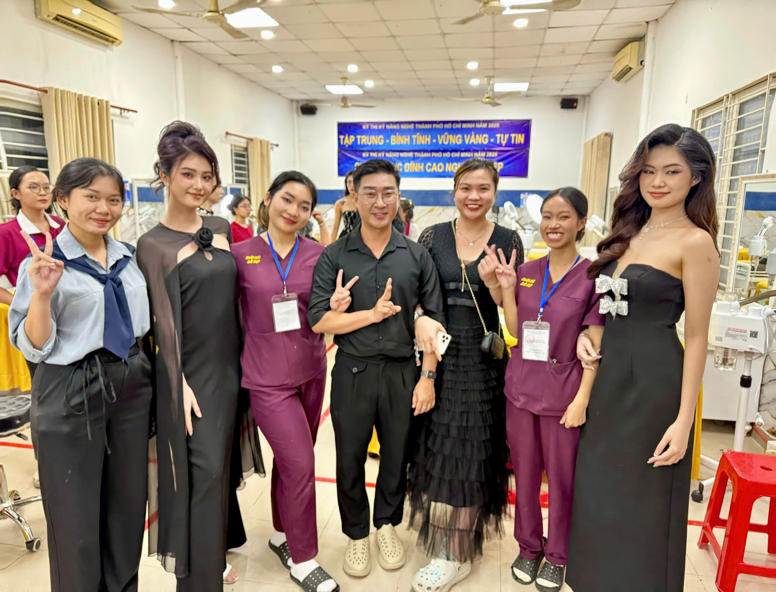 Sinh viên ngành Chăm sóc sắc đẹp Trường Cao đẳng Viễn Đông tham gia Kỳ thi Kỹ năng nghề TP.HCM năm 2025