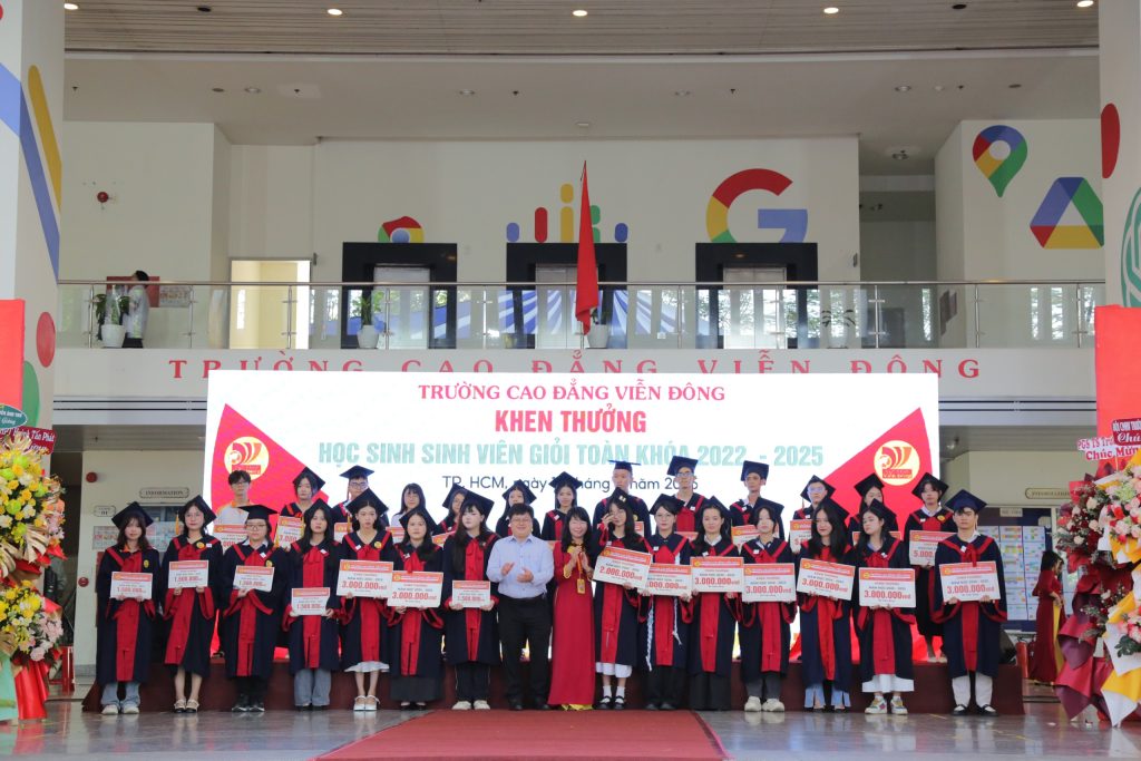 Trang trọng buổi Lễ Khai giảng năm học 2025 – 2026 và Trao bằng tốt nghiệp niên khóa 2022 – 2025