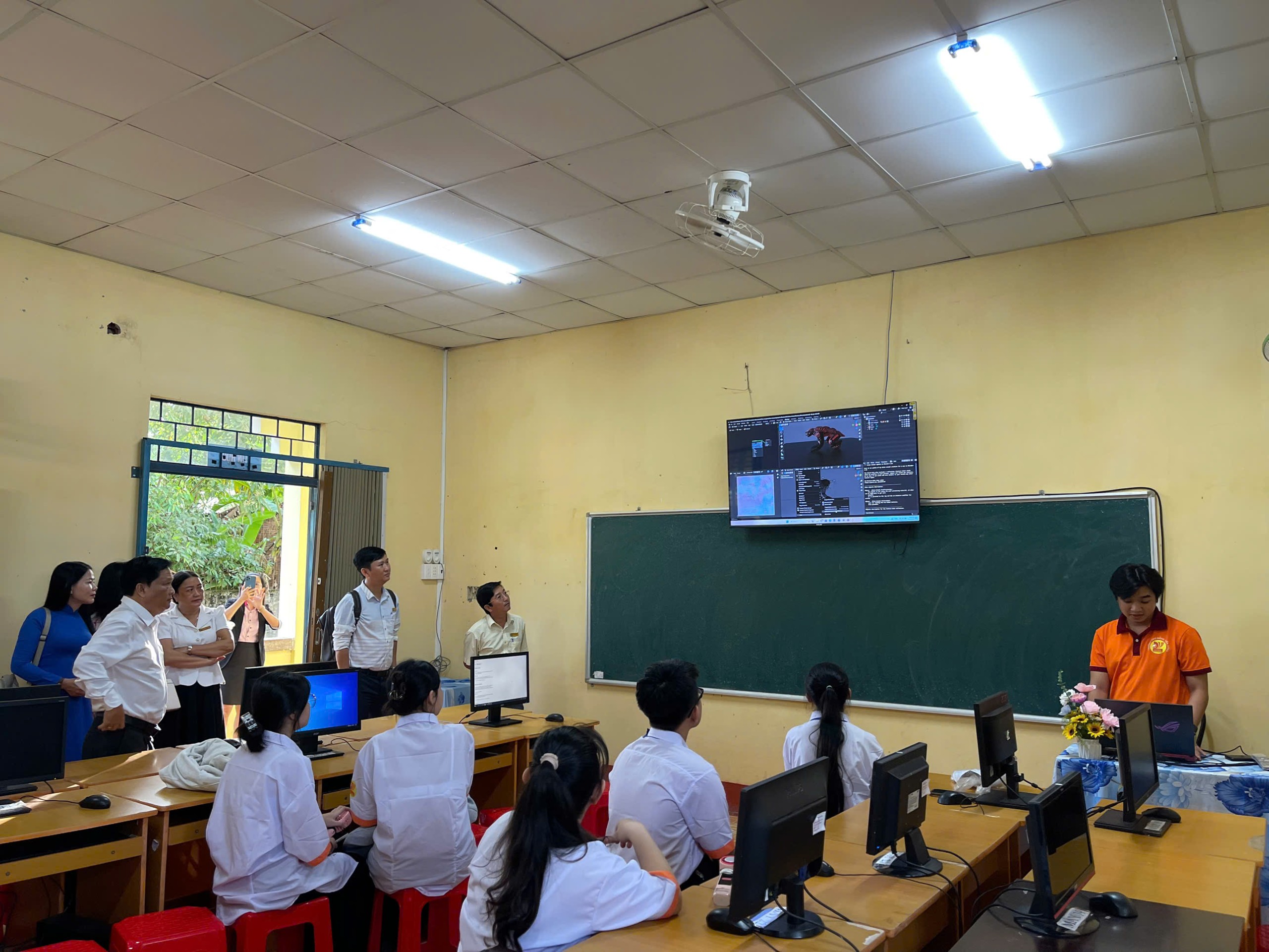 Cao đẳng Viễn Đông & GDTX Sóc Trăng: Khai giảng các lớp Trung cấp ngành Tạo mẫu & Chăm sóc sắc đẹp và ngành Thiết kế đồ họa tại Sóc Trăng – Bước khởi đầu cho hành trình chạm tới ước mơ