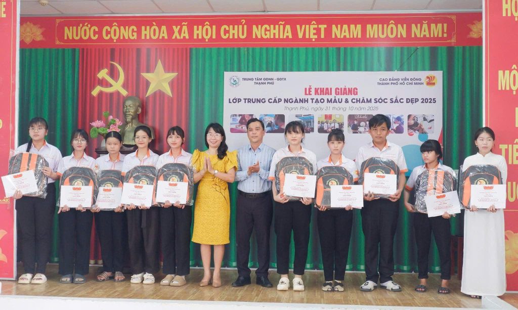 Cao đẳng Viễn Đông & GDTX Thạnh Phú: Khai giảng ngành Tạo mẫu & Chăm sóc sắc đẹp – Mô hình học song song học văn hóa và nghề ngay tại địa phương