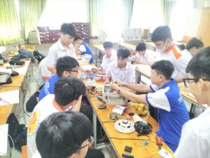 Khoa Điện-Điện tử: Đánh dấu nửa học kỳ hăng say