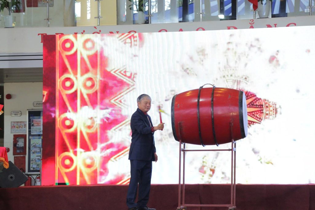 Trang trọng buổi Lễ Khai giảng năm học 2025 – 2026 và Trao bằng tốt nghiệp niên khóa 2022 – 2025