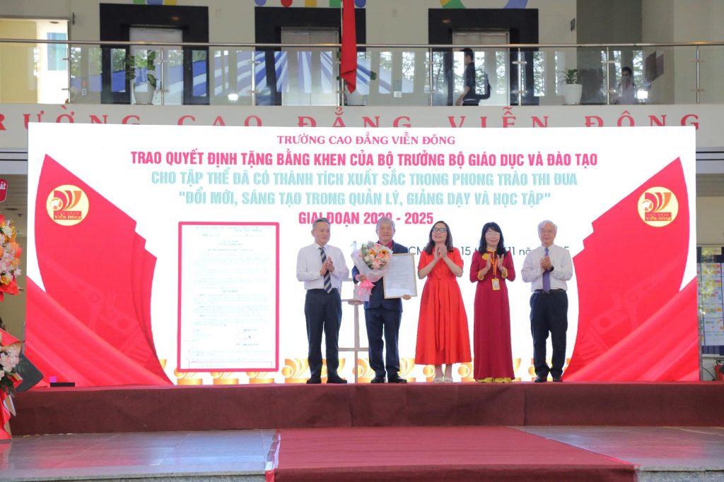 Trang trọng buổi Lễ Khai giảng năm học 2025 – 2026 và Trao bằng tốt nghiệp niên khóa 2022 – 2025