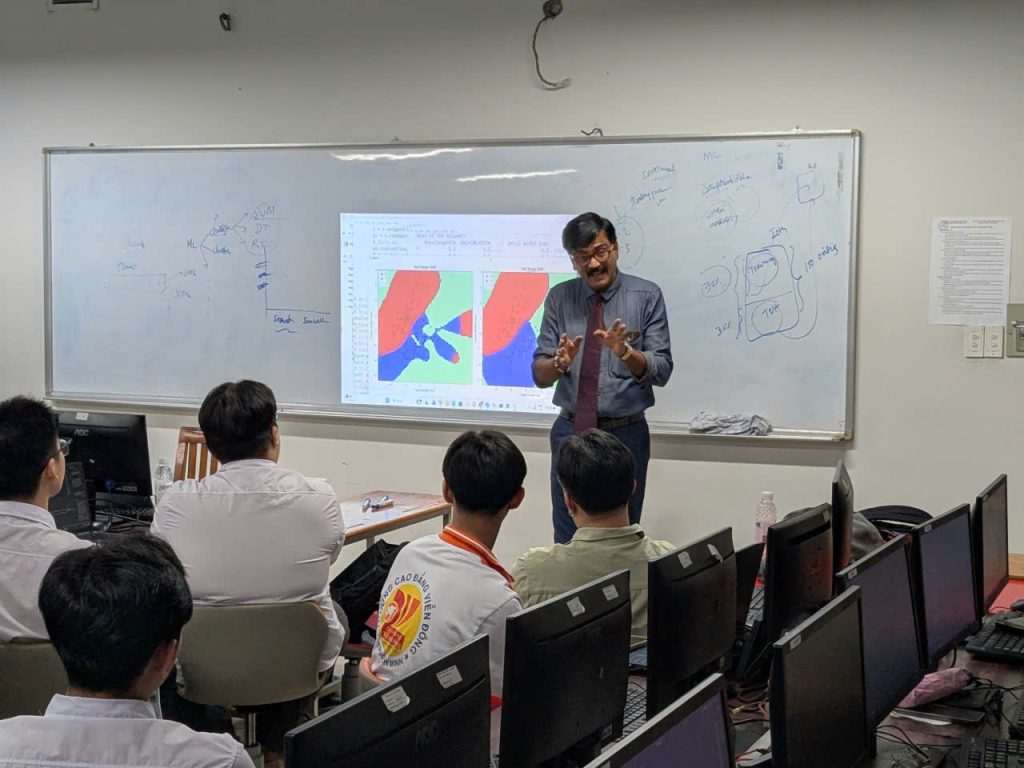 Sinh viên Cao Đẳng Viễn Đông học “AI Builder Bootcamp” cùng Chuyên gia đến từ Ấn Độ